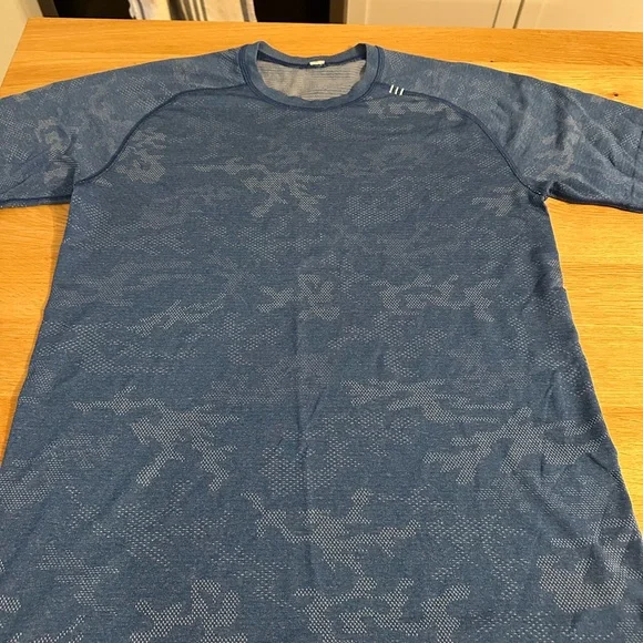 Lululemon Metal Vent Blue Camouflage Shirt - Picture 1 of 4
